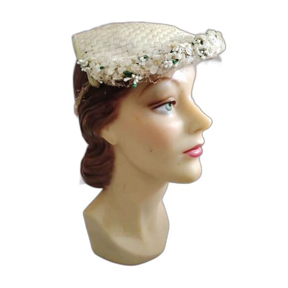 Vintage 1950s Cream Straw Hat With Floral Trim and Rhinestones - Picture 5 of 6